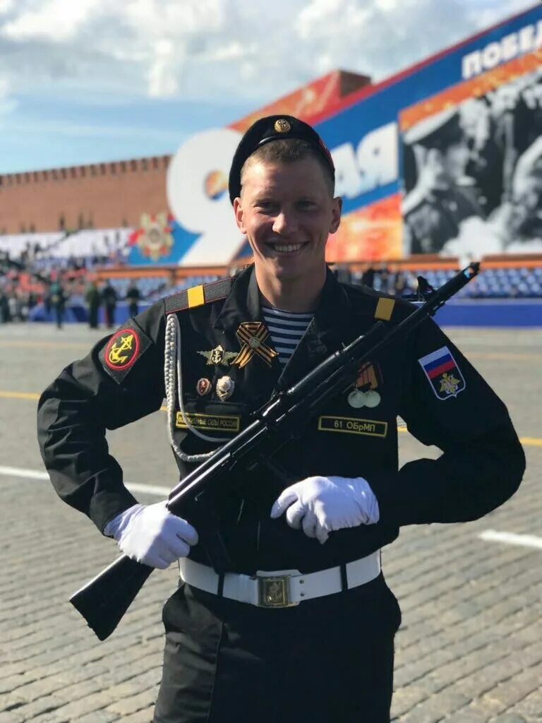 Струна морпех на параде
