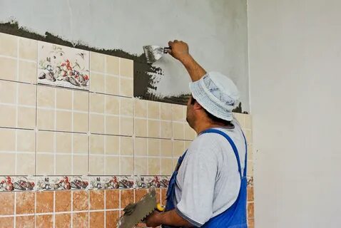 Кладу плитку на стену