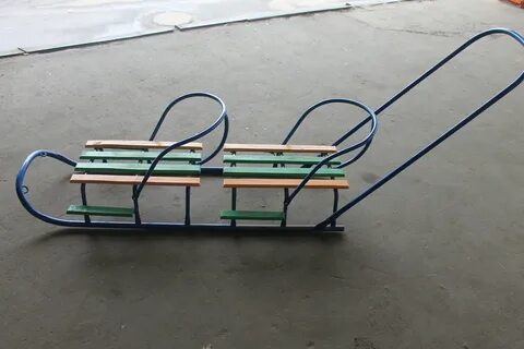 Сани стоящие