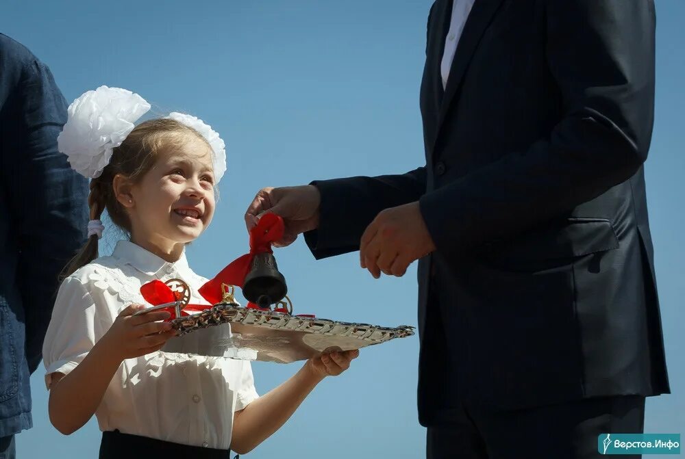Выпускник 2025 4 класс. Последний звонок 2025. образ выпускника школы 2025. выпускник 2025 образ для мальчика. магнитогорск выпускники.