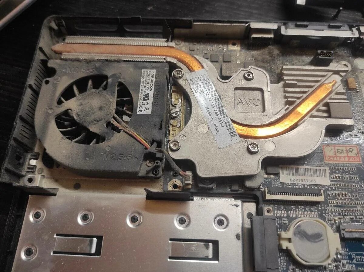 Почему тормозит ноутбук. Компьютер долго включается и тормозит. Что делать если ноутбук очень сильно лагает. Как сделать чтобы ноут не тормозил. Вскрытие ноутбука.