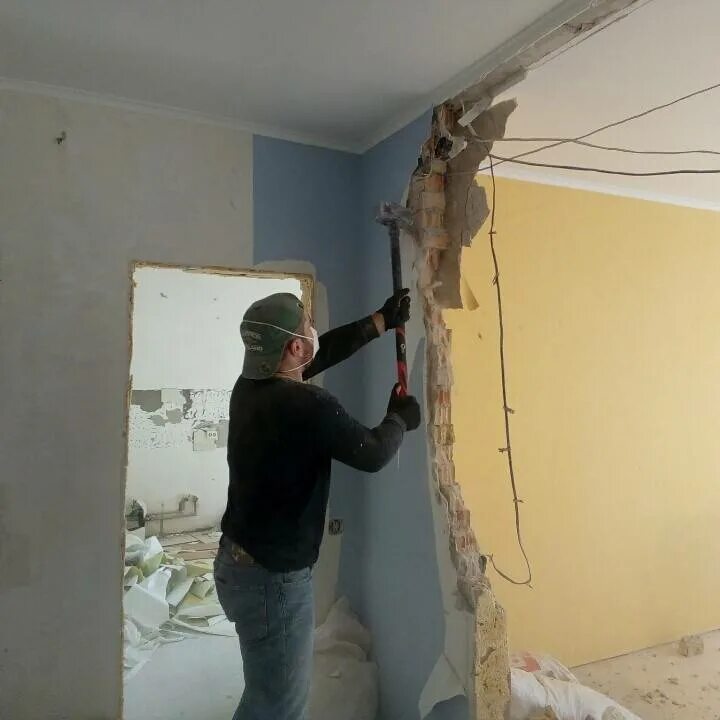 Разобрать гипсокартон. Демонтаж гипсокартона. демонтаж перегородок. демонтаж перегородок гкл. демонтаж перегородок из гкл.