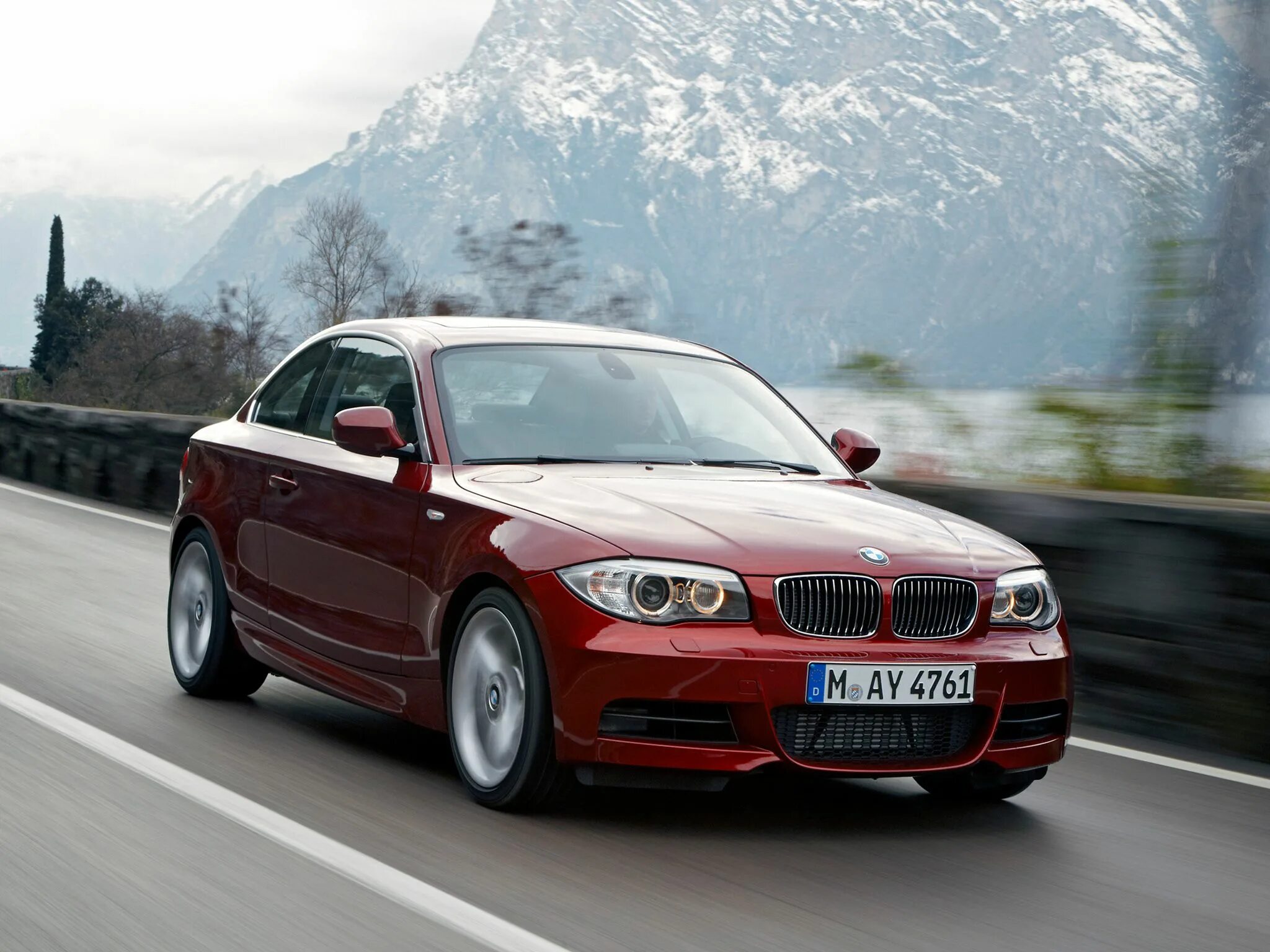 Автомобиль bmw 1. BMW 135i Coupe. BMW 135i Coupe 2011. BMW 1 Series Coupe e82. BMW e82 Coupe.