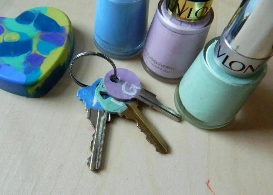 Покрасить ключи. Лак и ключ. ключи лаков. 2025 смарт diy зажигалками.