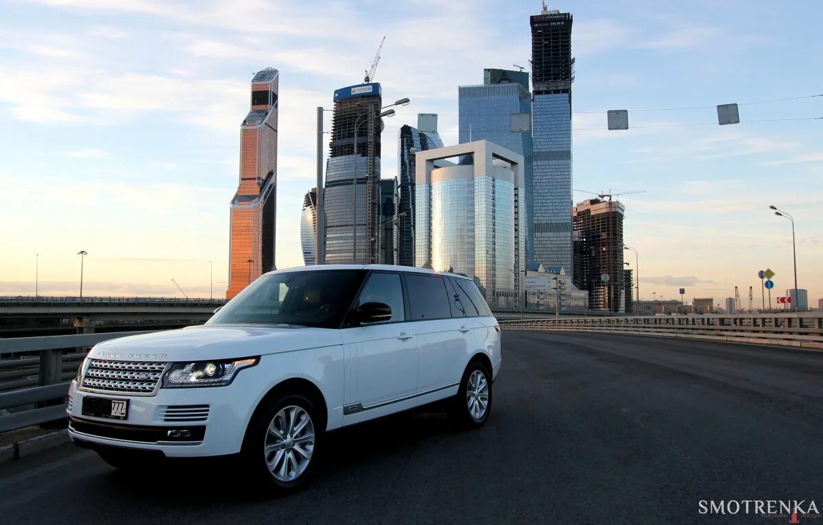 Свадебный рендж ровер белый. Рендж ровер 550 л. Аренда range rover. Аренда range rover. Ленд ровер ранг черная.