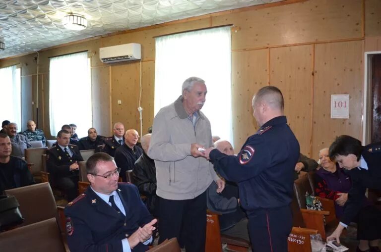 оперативники уголовного розыска. полиция уголовный розыск. сотрудники угро. уголовный розыск. под суд.