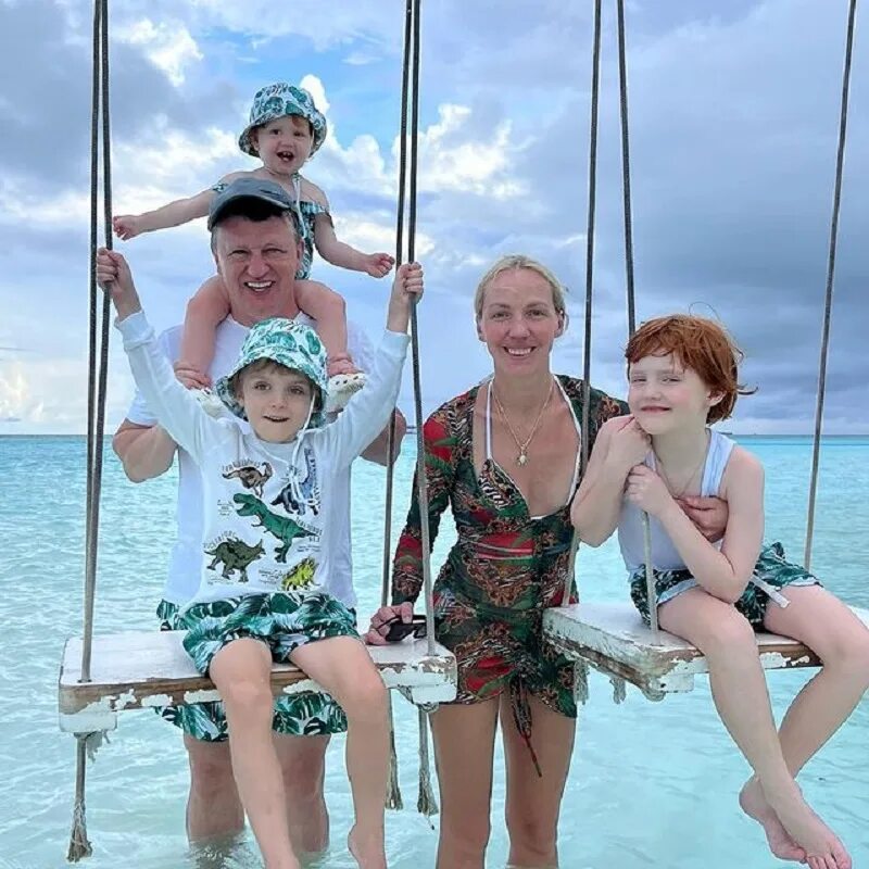 Мемы про медиаторы. Медиатор 3 куда делась маша. Переубеди меня мем. Медиатор приколы. Стертый медиатор.