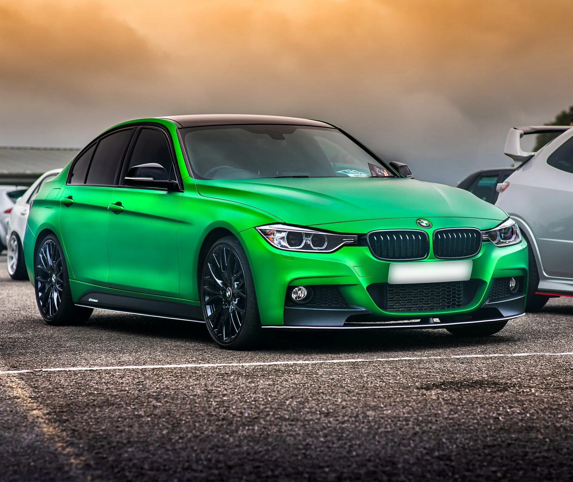 Зеленая машина фото. BMW 3 Green. Зеленая БМВ f30. BMW 3 зеленая. БМВ 3 салатовый.