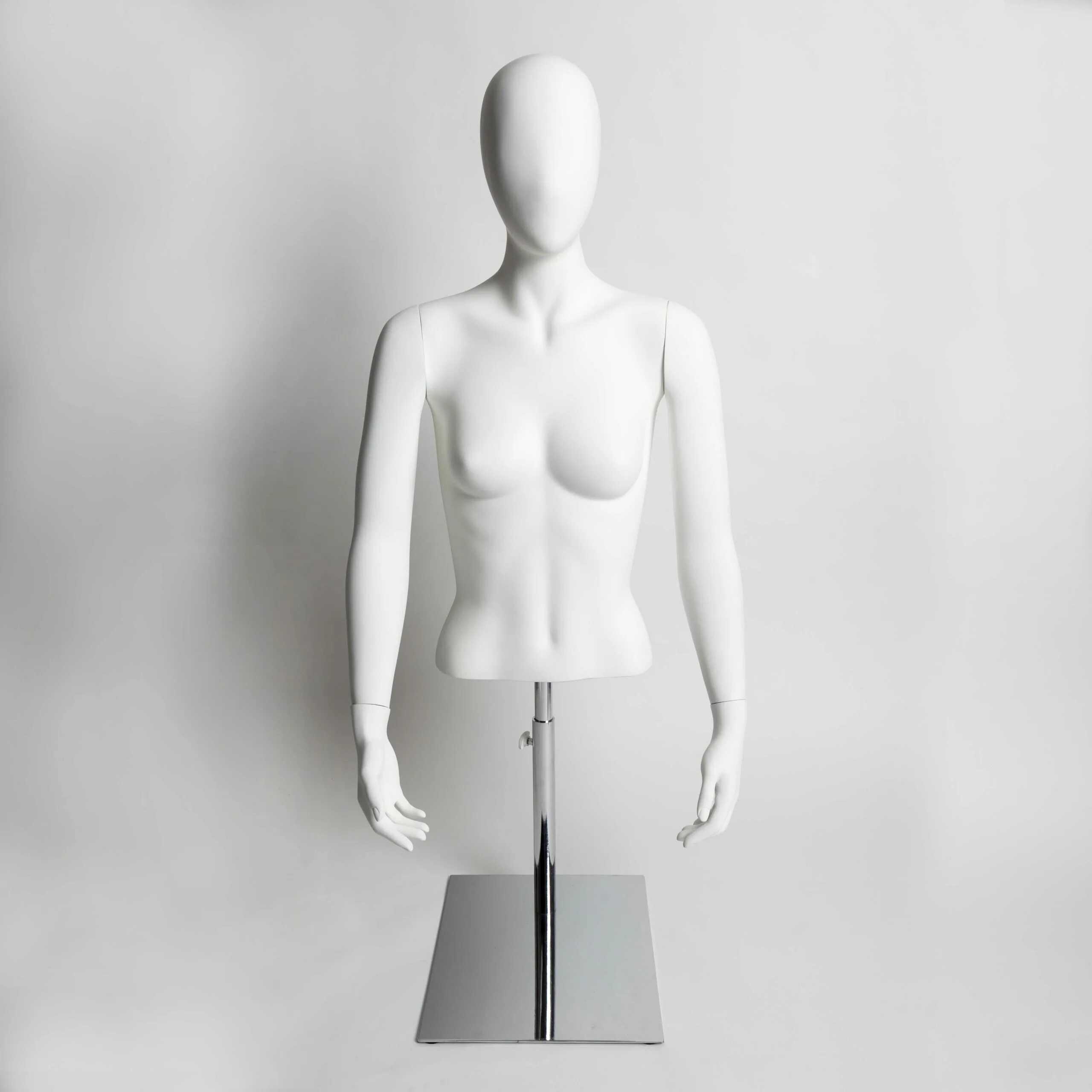 Манекен инста. Манекен (the mannequin) крипаста. тумбы под манекены. топ на манекене. манекен из реек.