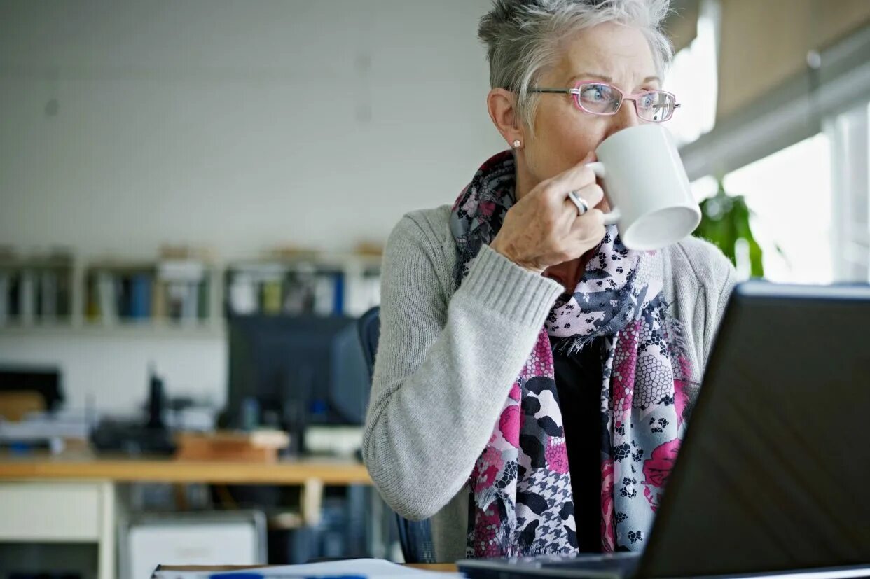 Где работать в 50 лет. Женщина среднего возраста. Женщина среднего возраста. Красивая пожилая женщина. Где работать в 50 лет.