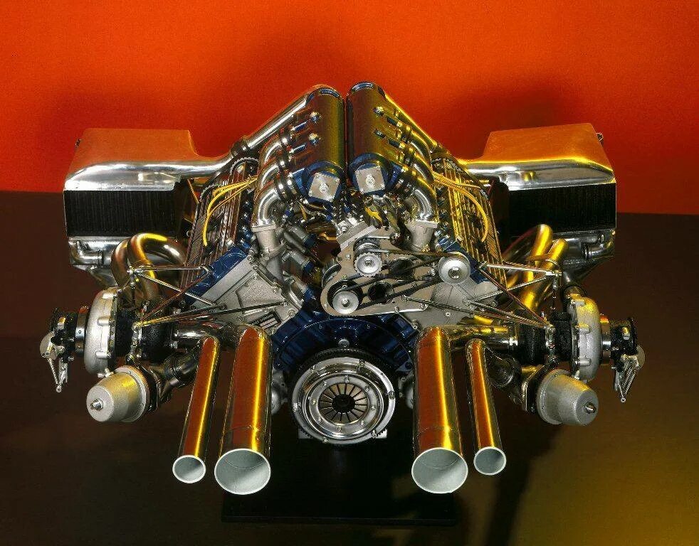 Двигателя формула автомобиля. Renault Formula 1 двигатель. Renault f1 engine. Мотор болида f1. Двигатель болида f1.