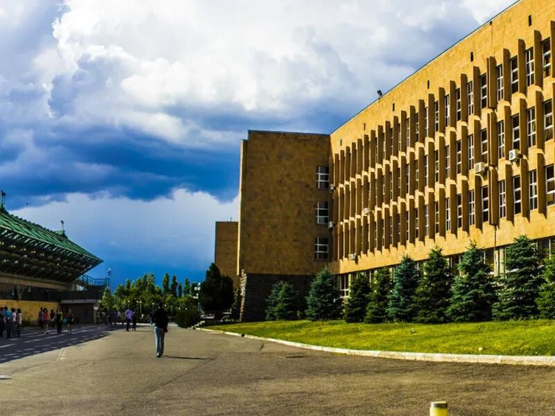 Армяно русский университет в ереване. Университеты армении. Университеты армении. Национальная академия наук армении. Университеты армении.