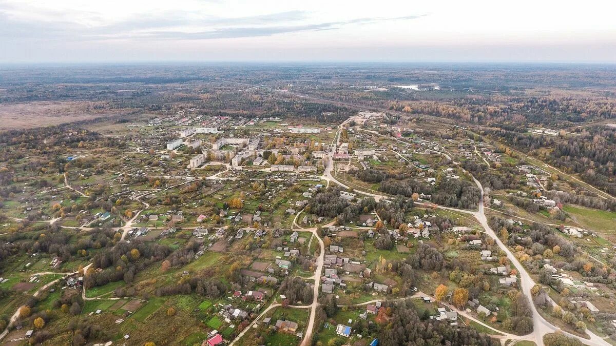 Погода в угловке новгородской области на 10. Поселок Угловка. Станция Угловка Новгородская область. Поселок Угловка Новгородской области. Вокзал Угловка.