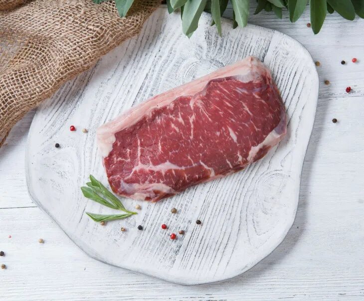 Стейк стриплойн из говядины. Стриплойн стейк нью-йорк. Стейк стриплойн. Рибай сирлойн стриплойн. Стейк стриплойн из говядины.