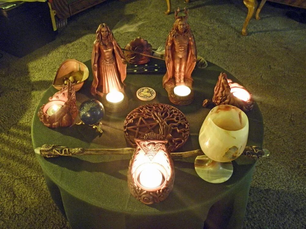 Как создать алтарь. Алтари виккан. алтарь викка. wiccan altar _ викканский алтарь. домашний алтарь викка.