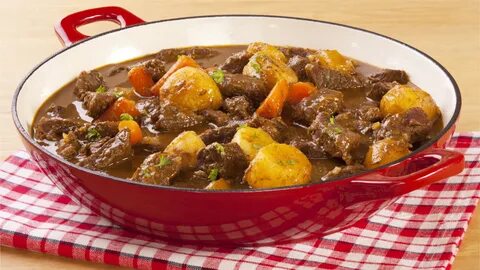 Баранина с овощами в кастрюле
