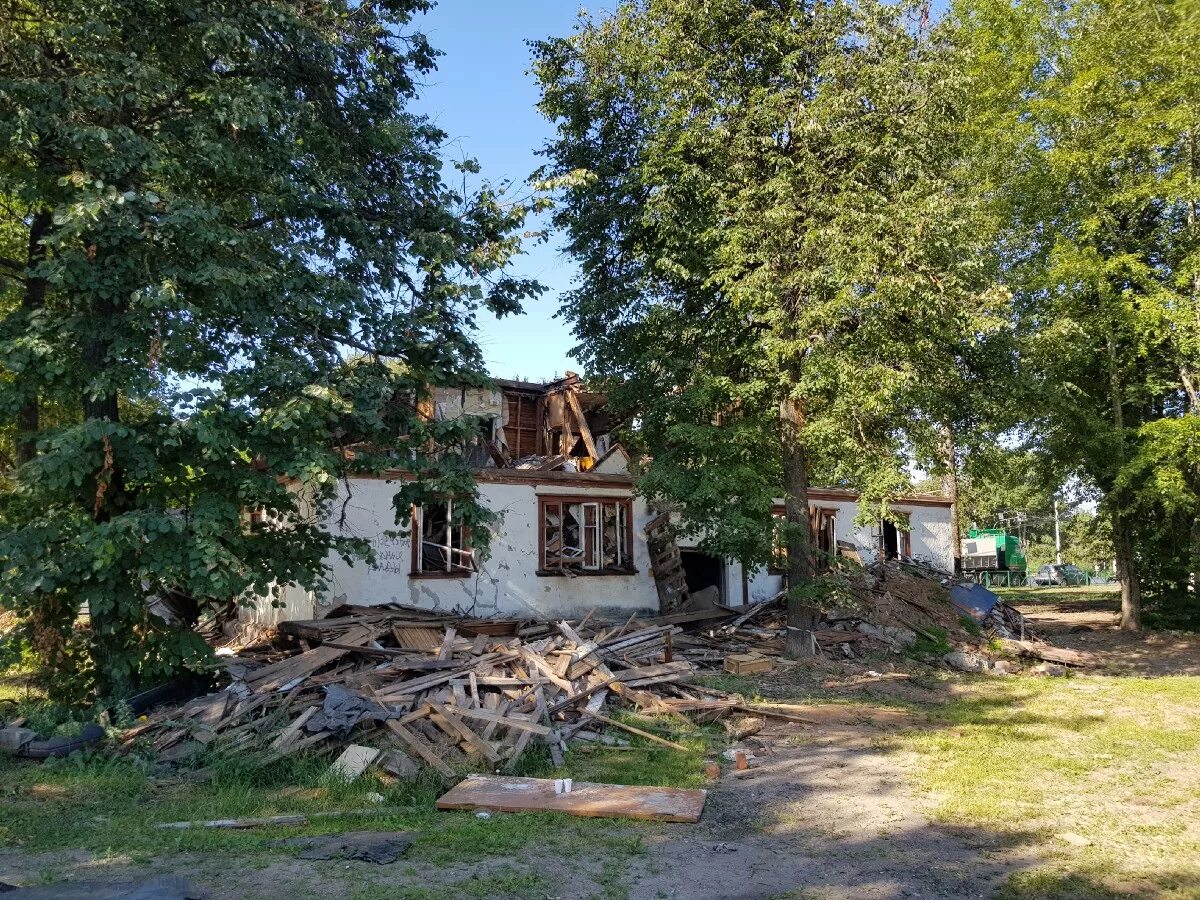 Ветхость. Самовольно снесли столб ответственность. Проспект ленина, 7 снесенный. Чебоксары снос. Ветхое жилье чебоксары.