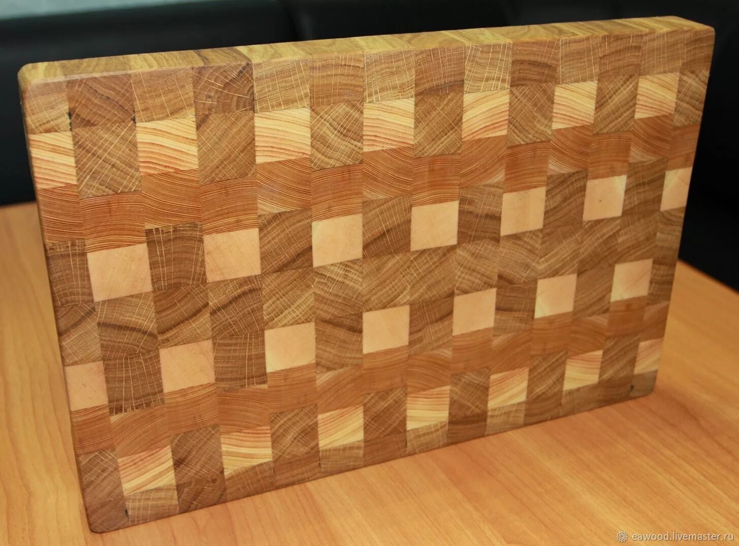 Разделочная доска с торцевых спилов. Разделочная доска из торцевых спилов. Березники виноградов мемориальная доска. Первая городская доска почёта в березниках. Торцевая доска из лиственницы.