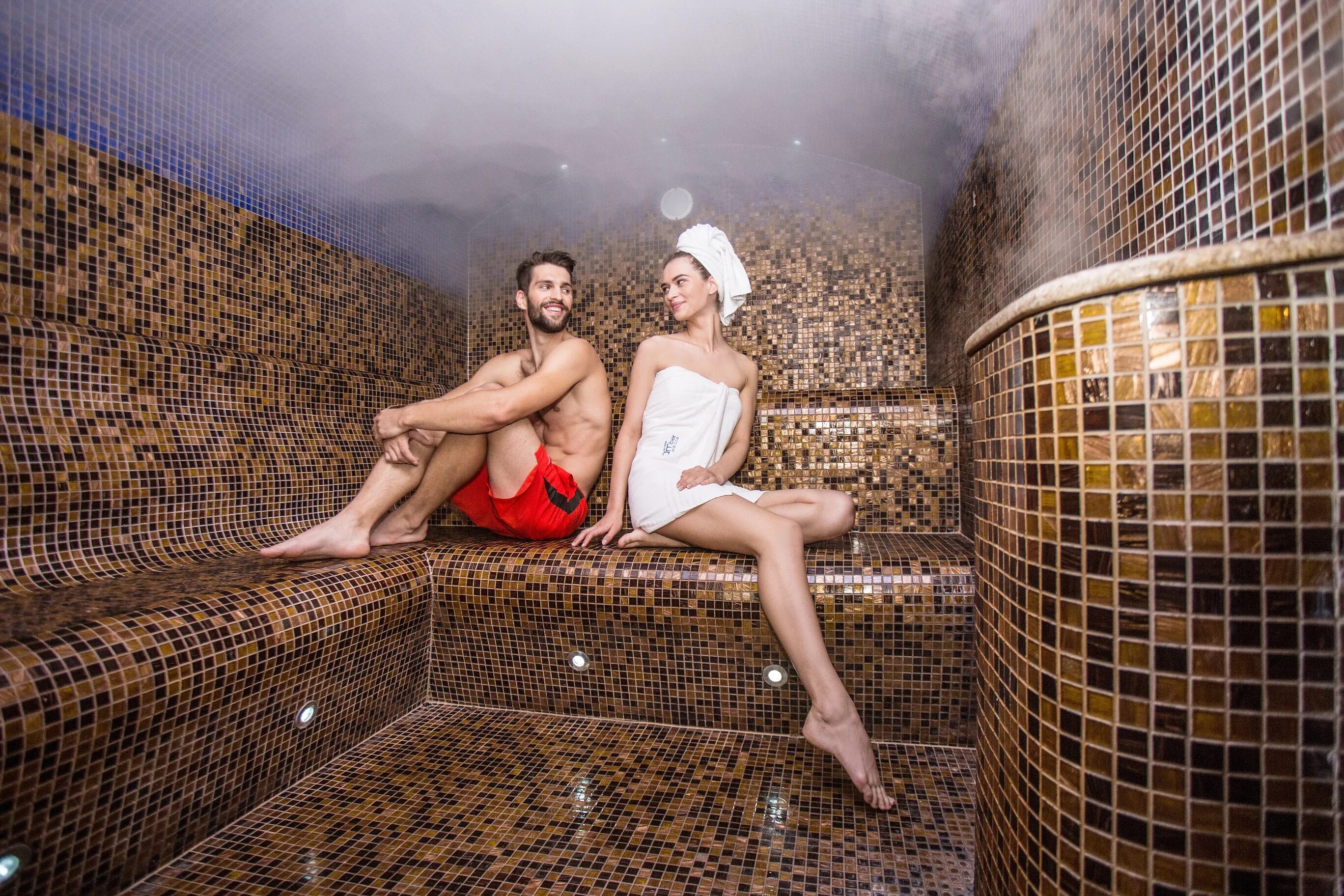 Спа программа. Тайский массаж пермь 7 звезд. Спа программа. Мужчина в хамаме. Спа процедуры.