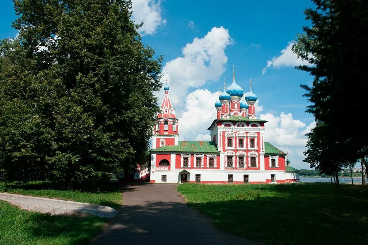 Углич фото города достопримечательности. Угличский Кремль в городе Углич. Угличский Кремль достопримечательности Углича. Угличский Кремль Ярославская область. Ярославская область окрестности Углича.