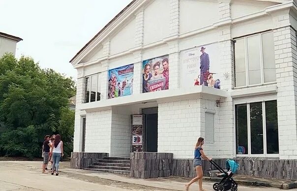 Кинотеатр севастополь холоп. Кинотеатр севастополь героев севастополя. кинотеатр севастополь 2018. кинотеатр мир севастополь. кинотеатр победа севастополь.