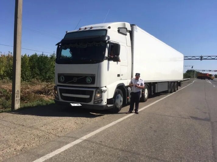 Грузовое авто краснодара. Большегрузные машины. Грузовое авто краснодара. Мерседес бенц актрос 5. Камаз грузовой 5490.