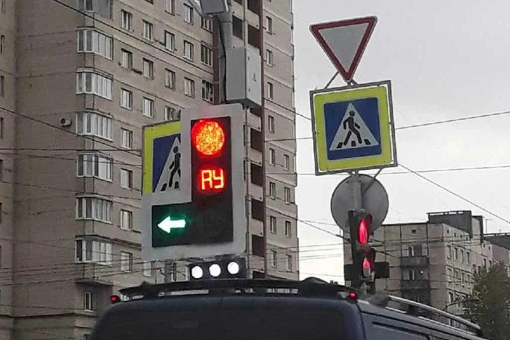 Светофор ау. Светофор с ау буквами. новые светофоры. светофор с автоматическим управлением.