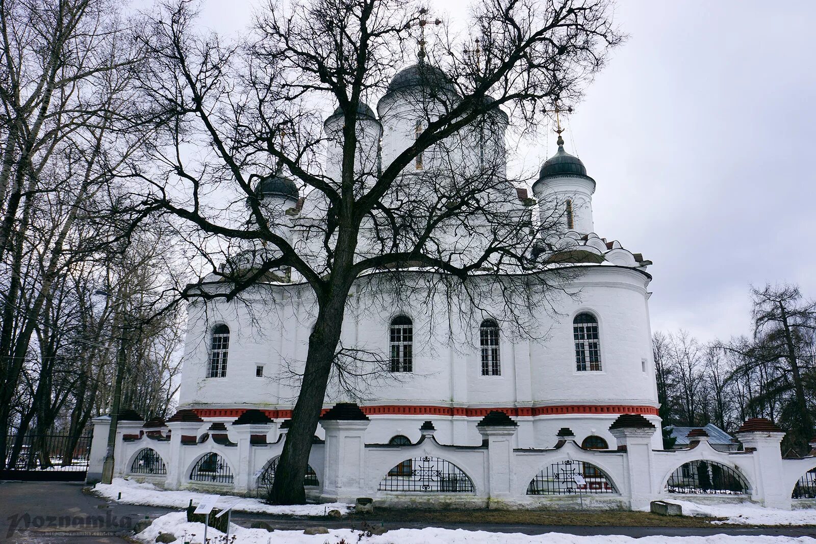 Храм преображения вяземы. Спасо-преображенская церковь вяземы. церковь спаса преображения в больших вяземах. звонница большие вяземы. вязёмы музей-заповедник церковь.