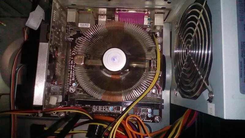 Смазать кулер блока питания. Кулер у пк жужжит. Шумит кулер в компьютере. Шумит процессорный вентилятор. Гудит кулер на процессоре.