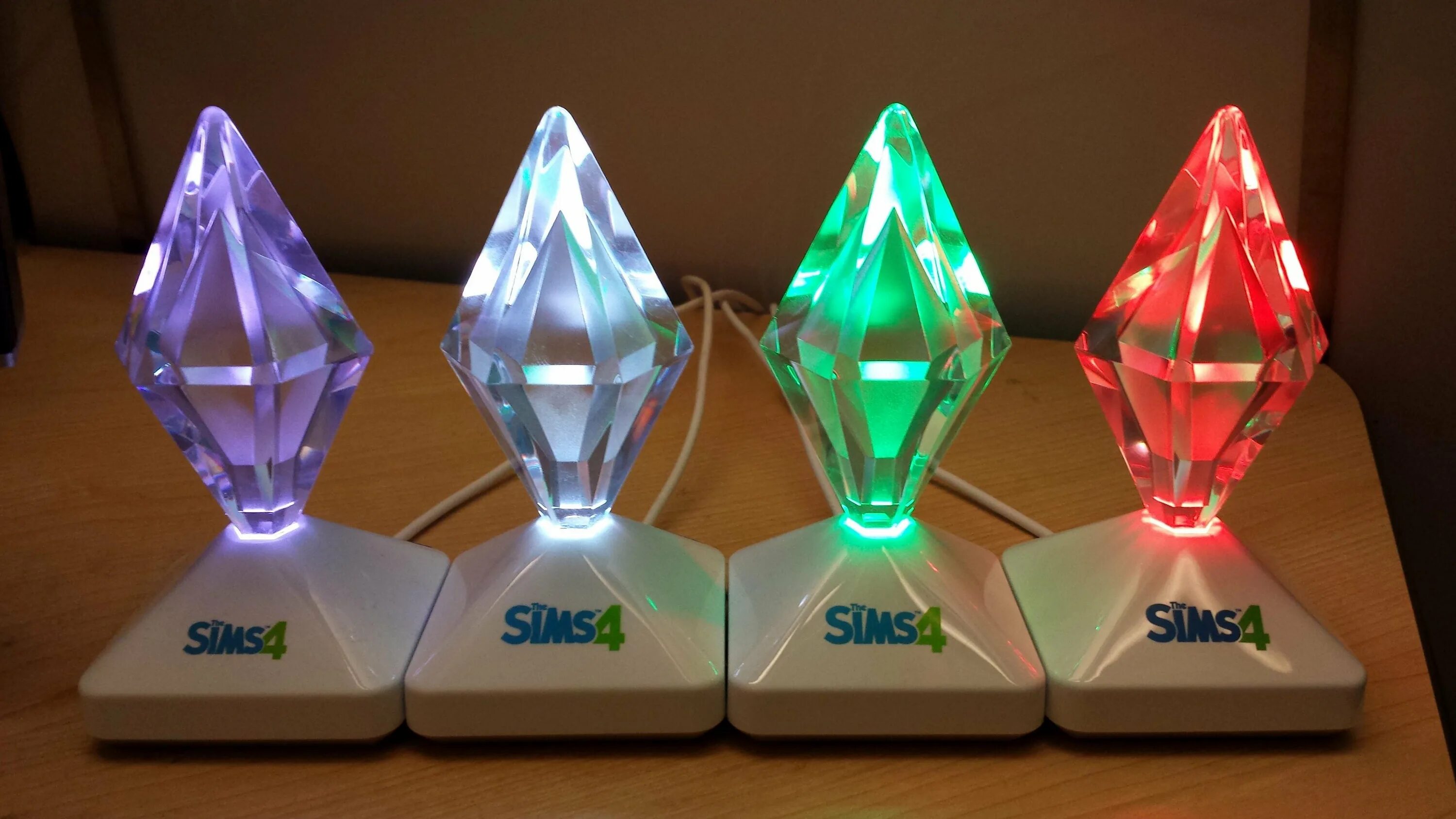 The crystal 4. Симс 4 лампа пламбоб. Plumbob SIMS светильник. Лампа Кристалл симс 4. SIMS 4 пламбоб Кристалл.