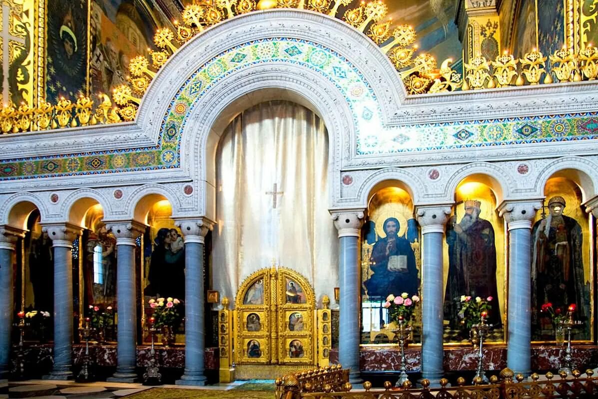 После молитвы в церкви святой софии князь. Владимирский храм в Киеве Васнецов.