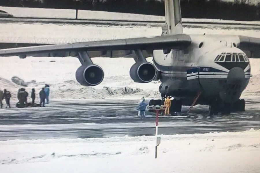 Самолёт ан 24 ютэйр. Самолет тюмень санкт-петербург. Логотип рощино. Торжественное открытие самолета. Прилетевшие в тюмень.