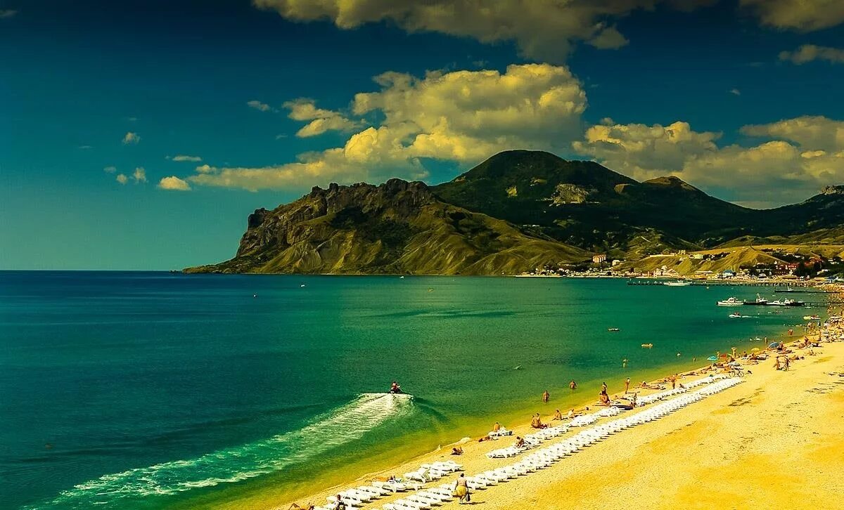 Как выглядит коктебель. Коктебель крым. город коктебель в крыму. посёлок городского типа коктебель. пляж литфонда коктебель.