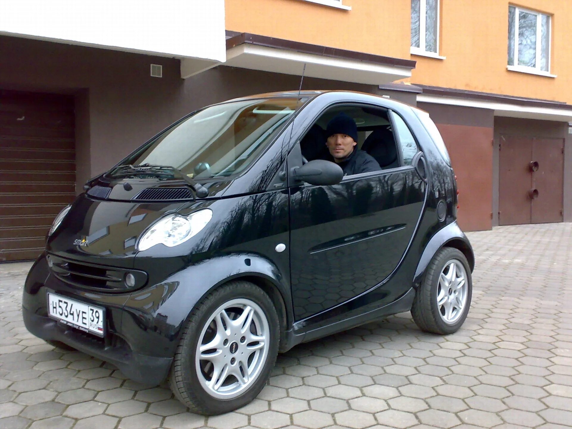 Смарт машина Мерседес. Mercedes Smart Fortwo. Мерседес смарт 2. Мерседес 2 местный смарт. Купить смарт в пензе