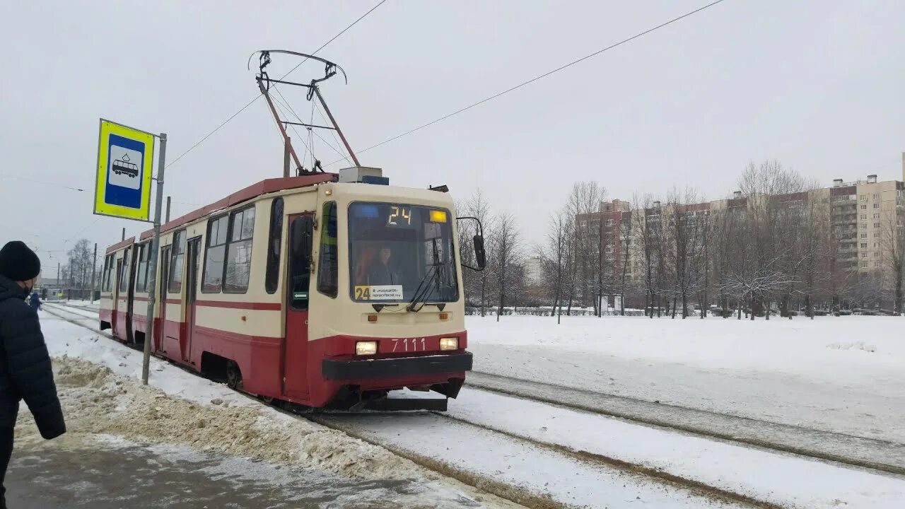 Трамвай 24 санкт петербург. Трамвайный парк в рыбацком трамвай 24. Современные трамвайные пути. 115 лет трамвайному движению питера. Трамвай 2003 года питер.