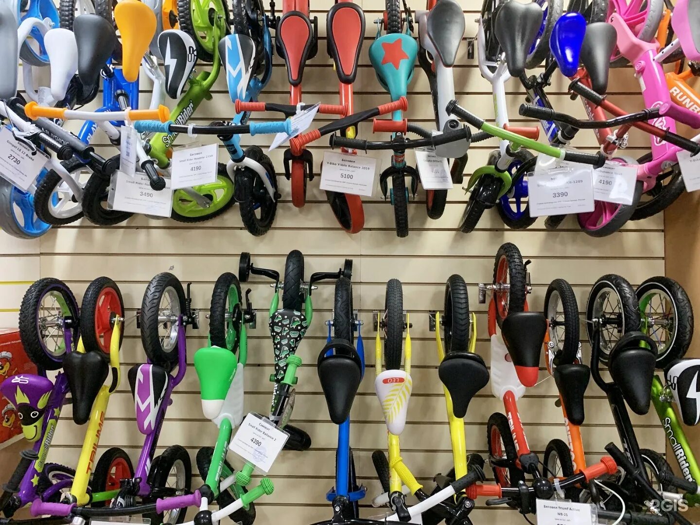 магазин самокатов спб. магазин самокатов спб. сеть самокатов спб. стеллаж для гироскутера. самокатсамокат магазин.