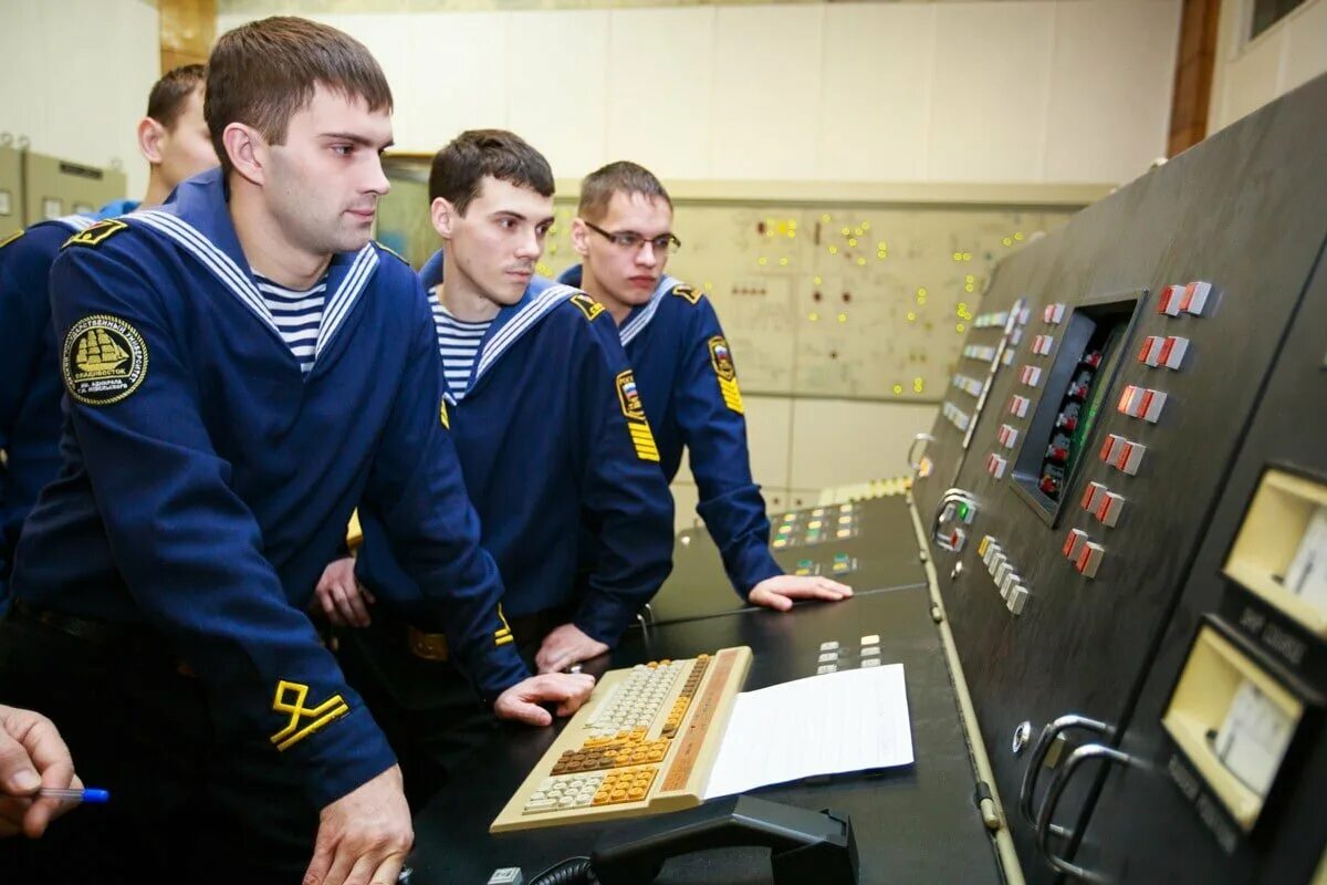 Колледж государственный морской университет. Морской государственный университет имени Адмирала г.и Невельского. Владивосток университет речного и морского флота. Шевроны Амурского филиала МГУ им Невельского. Выпускники владивостокских университетов.