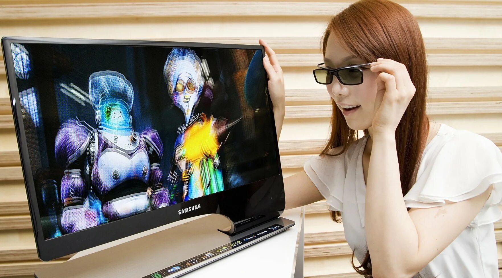 Артефакты видеокарты амд. Синие полоски на мониторе. Покажи на экране какие нибудь. 3d монитор самсунг. Покажи на экране какие нибудь.