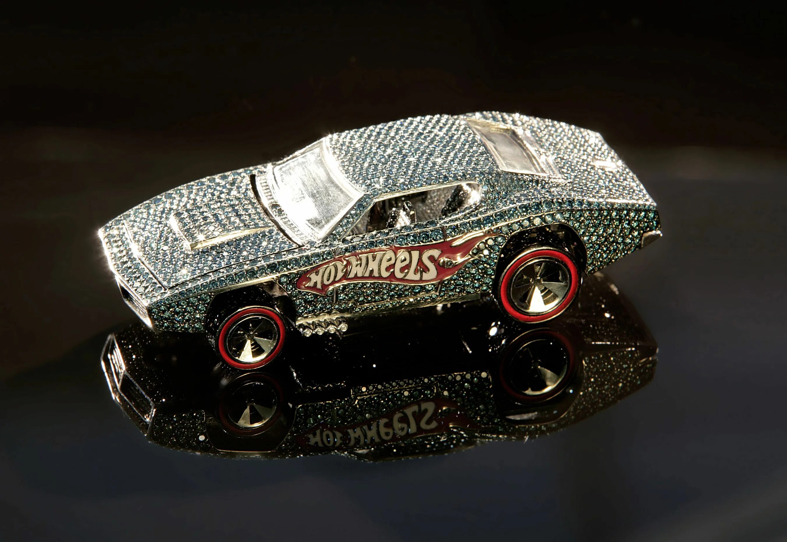 Дорогие игрушки купить. Юбилейная машинка hot Wheels 40th Anniversary Diamond encrusted. Самая дорогая машинка хот Вилс в мире. Бриллиантовая машинка hot Wheels. Машинка 1969 года самая дорогая машинка хот Вилс.