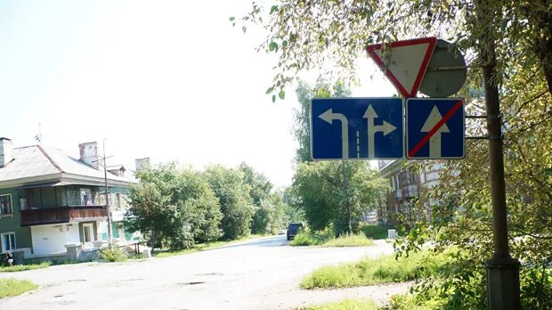 Движение ревда. Азина 81 ревда. азина 75 ревда. сауна, ревда, улица азина.