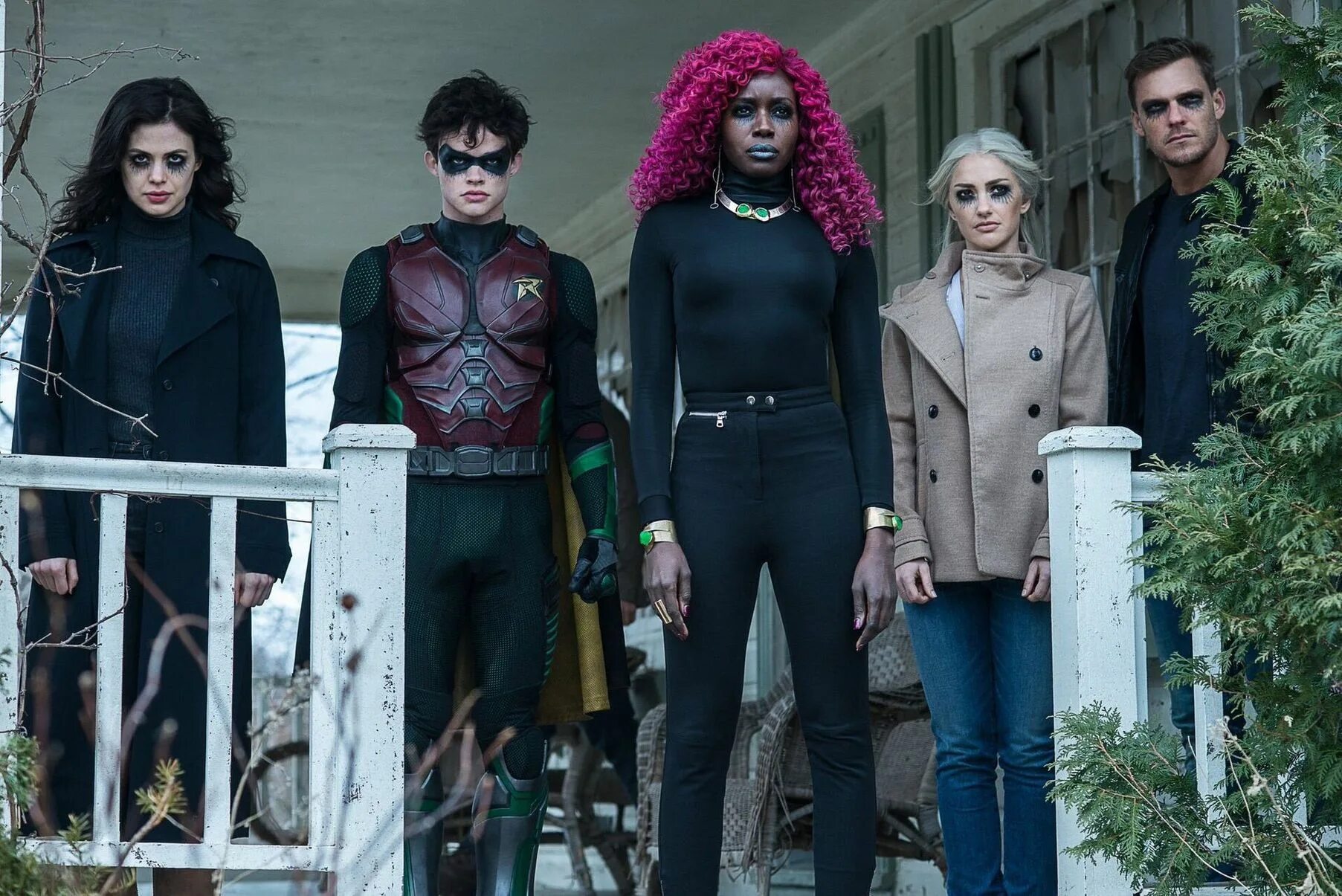Титаны нетфликс. Титаны сериал 2018. титаны сериал нетфликс. титаны сериал рейвен и робин. титаны сериал щетфликс.