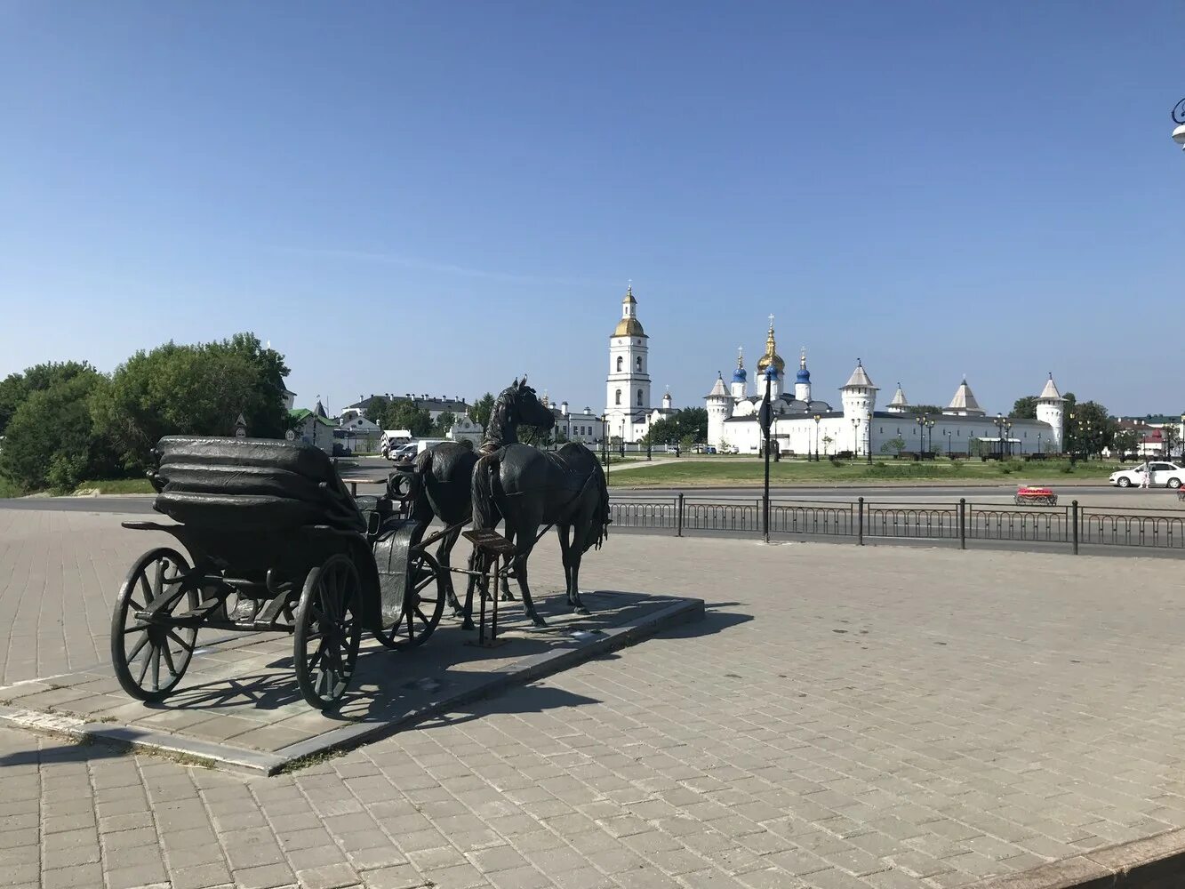 Тобольск отец городов сибирских. Древний Сибирский город Тобольск. Город Тобольск. Памятник Семену Ремезову в Тобольске.