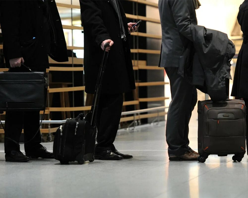 Российских министров выгнали из зала. Депутаты подрались в грузии. Российских министров выгнали из зала. У кого было шубохранилище. Российских министров выгнали из зала.