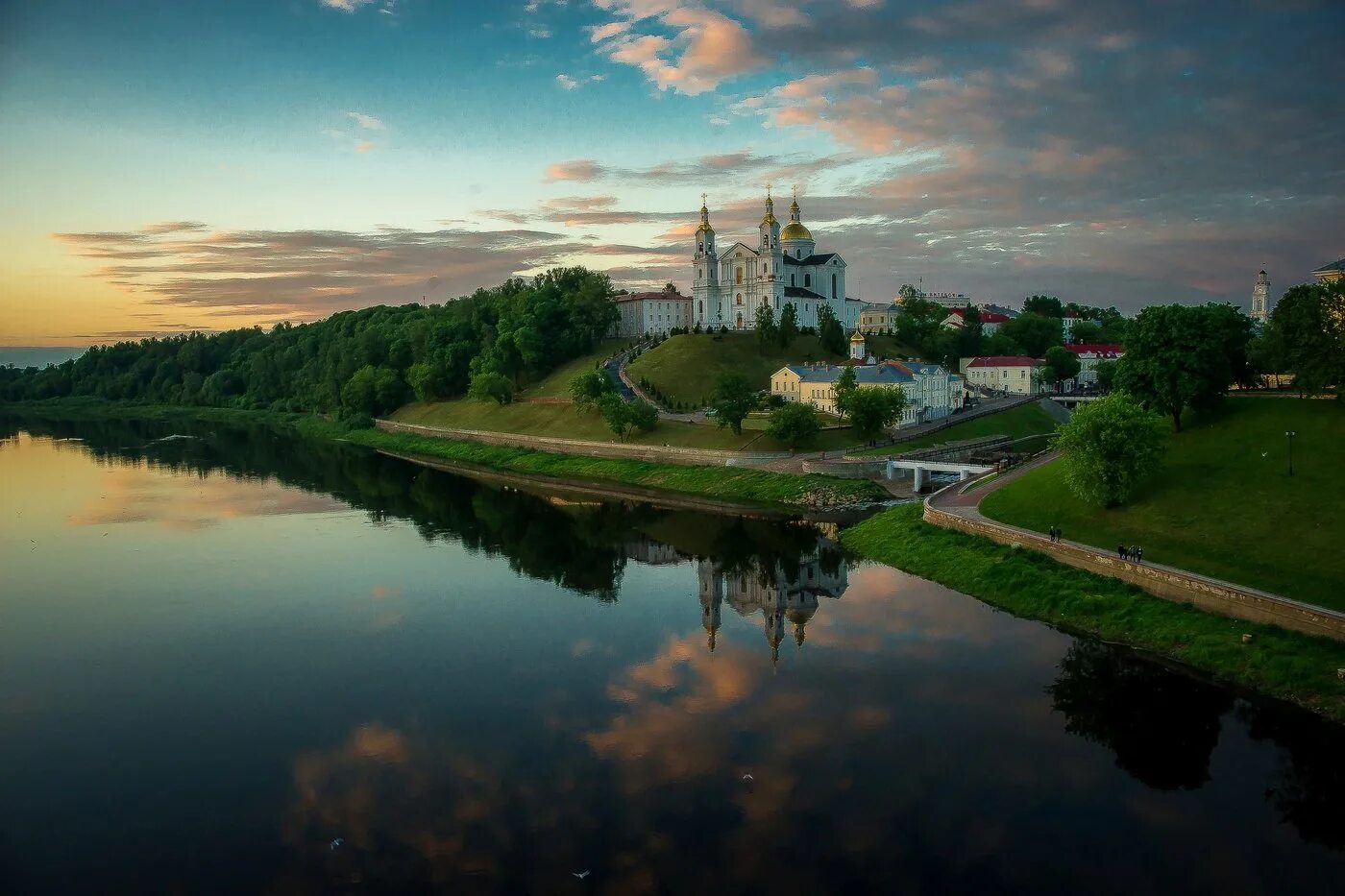 Река двина город. Витебск Западная Двина. Витебск река Двина. Западная Двина река Беларусь Витебск. Западная Двина Полоцк.