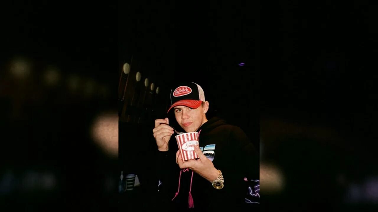 Stay от the kid laroi & justin bieber. Джастина бибера stay. Kids laroi иллюминат. Night like this перевод the kid laroi. The kid laroi 2021.