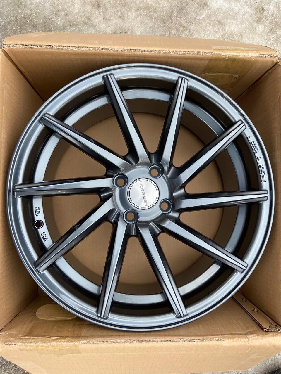 Воссены 17 купить. Воссен CVT r14. Диски Vossen CVT r15. CVT r17. Воссен CVT r17 4x98.