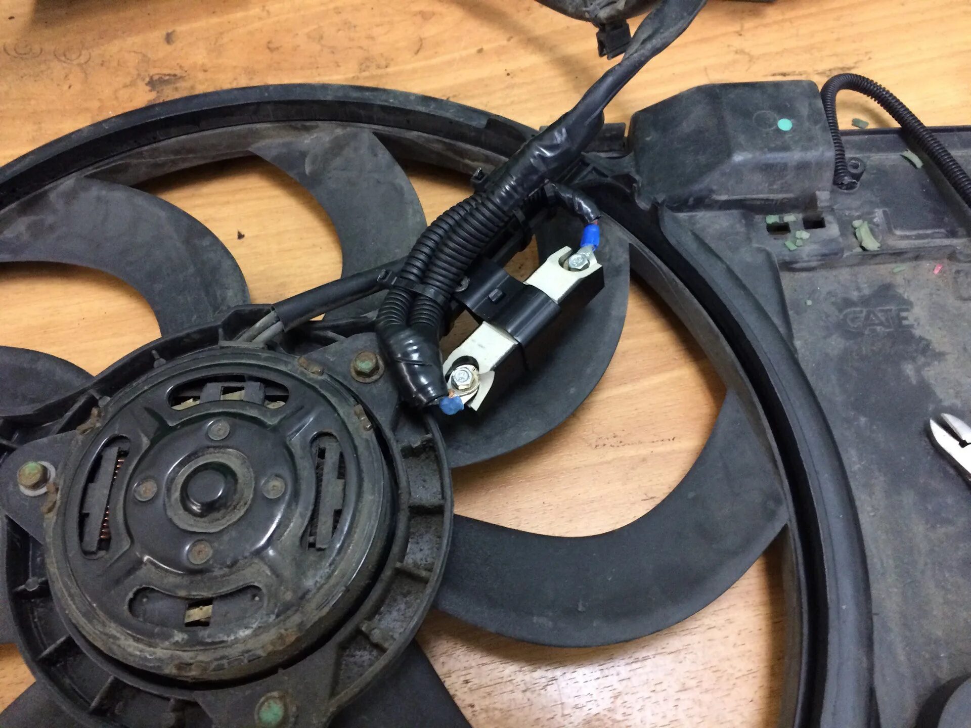 Первая скорость вентилятора охлаждения. Термопредохранитель калина 1. Резистор включения вентилятора 1 скорости калина. Первая скорость вентилятора охлаждения. Первая скорость вентилятора охлаждения.