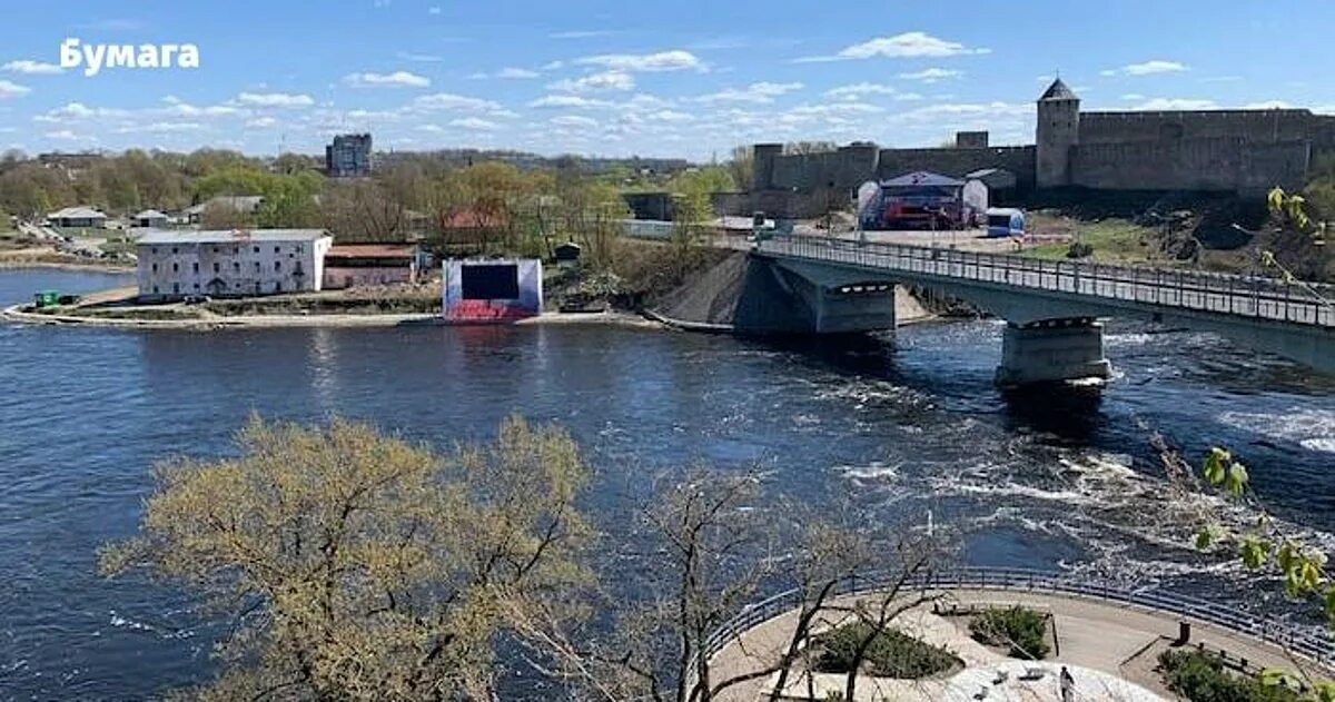 Нарва ивангород граница. Мост дружбы нарва ивангород. Нарва погранпереход. Нарва и ивангород 9 мая. Новости с перехода ивангород нарва.