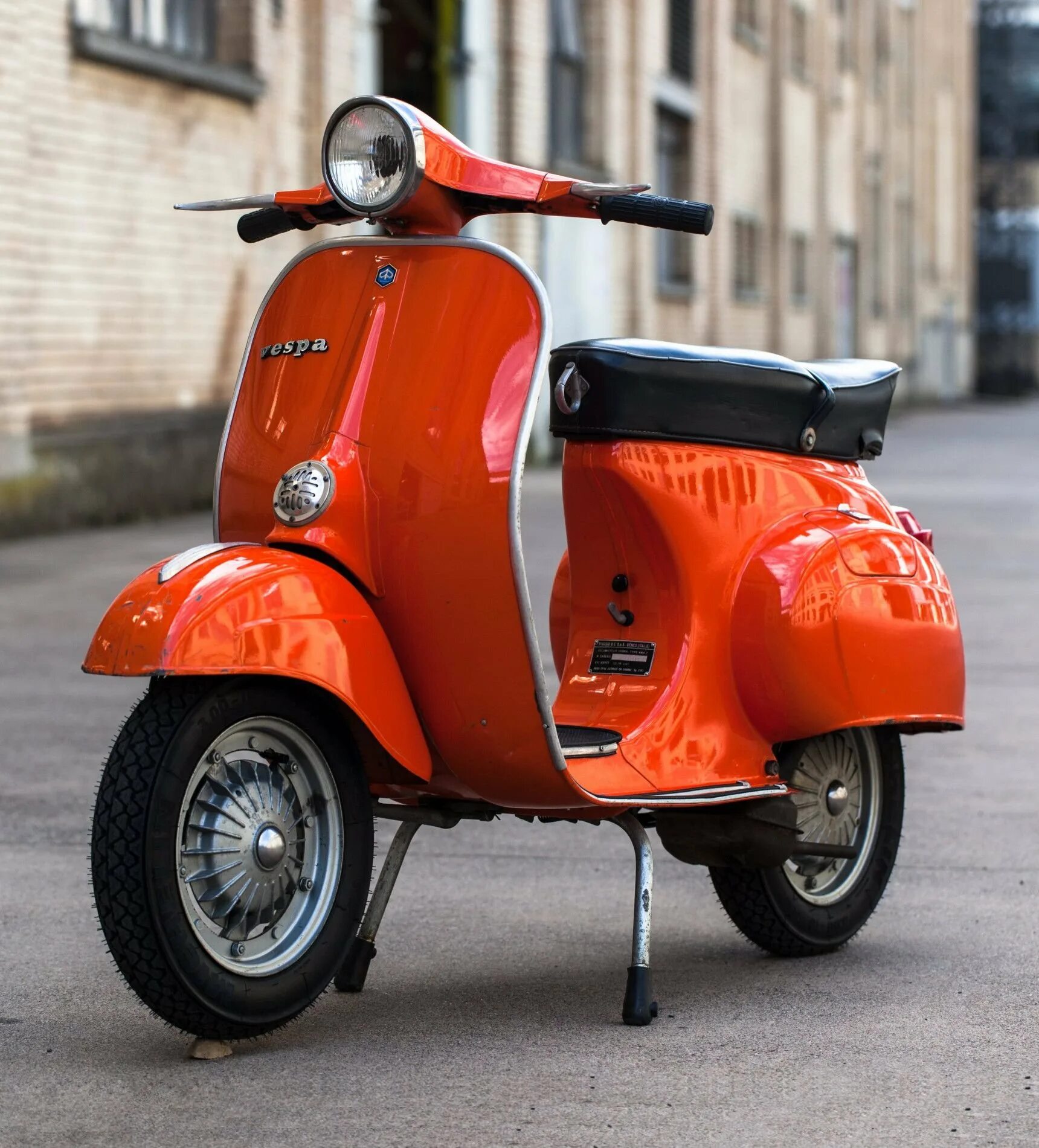Vespa. Веспа мотороллер. мотороллер италия vespa. мотороллер веспа в италии. веспа мотороллер веспа.