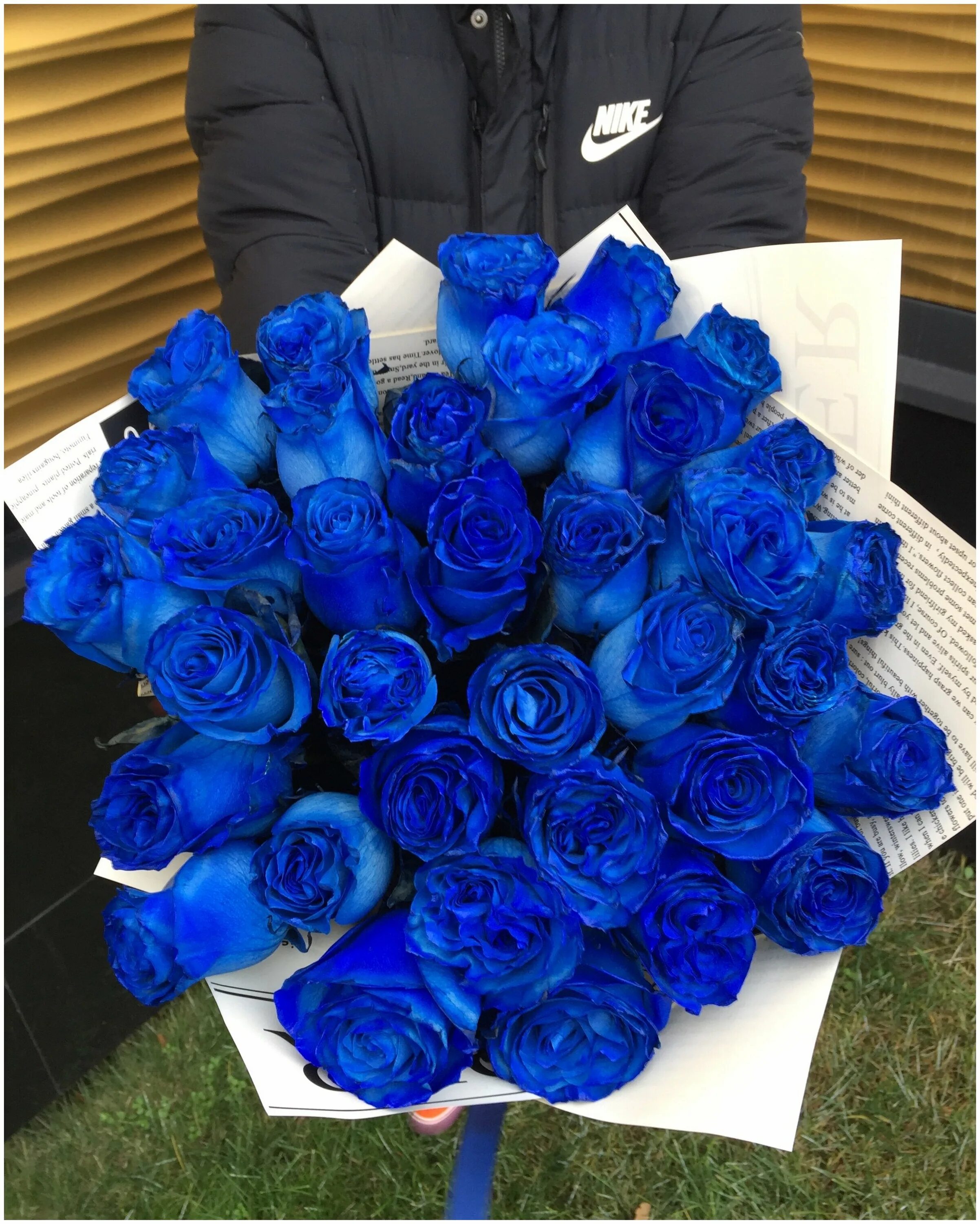 Синие розы 25 шт. 101 голубая роза. Эквадорские синие розы. Букет синих роз. Голубые розы букет.